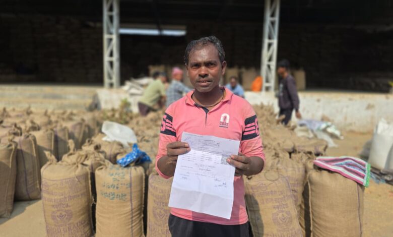 डिजिटल तकनीक से धान विक्रय हुआ आसान, किसान ज्योति प्रकाश ने घर बैठे काटा टोकन….