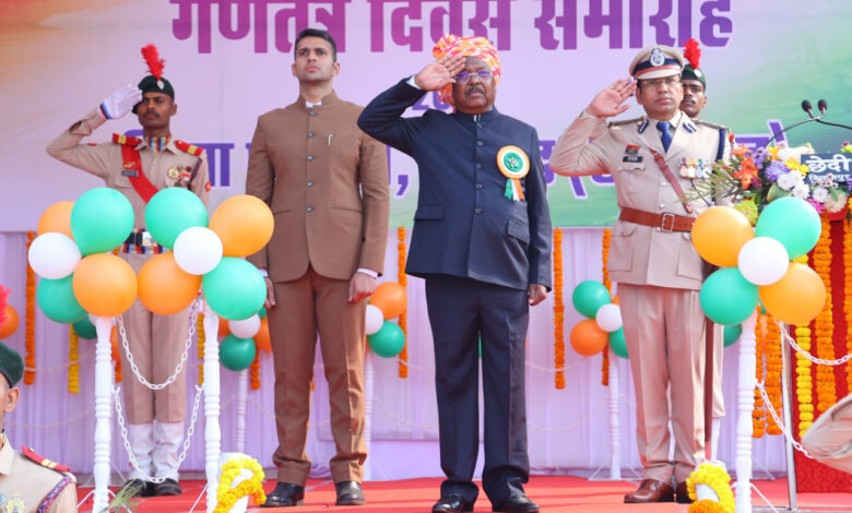 77वें गणतंत्र दिवस पर कृषि मंत्री रामविचार नेताम ने फहराया तिरंगा….