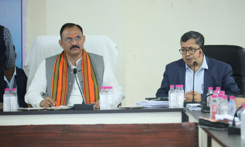 श्याम बिहारी जायसवाल ने स्वास्थ्य सेवाओं को मिशन मोड में सुदृढ़ करने के दिए निर्देश… श्याम बिहारी जायसवाल ने स्वास्थ्य सेवाओं को मिशन मोड में सुदृढ़ करने के दिए निर्देश…