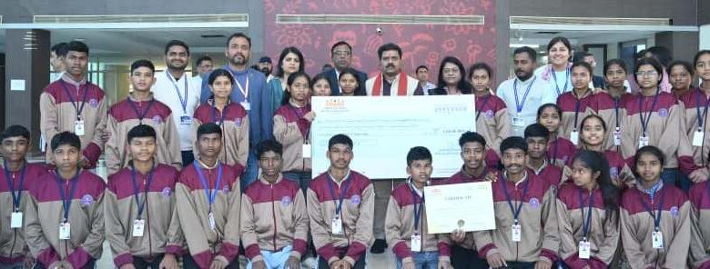 दिल्ली में आयोजित मॉडल यूथ ग्राम सभा में कोसमगुड़ा एकलव्य विद्यालय के युवाओं को मिला प्रथम पुरस्कार: उपमुख्यमंत्री एवं पंचायत मंत्री विजय शर्मा ने दी बधाई…. दिल्ली में आयोजित मॉडल यूथ ग्राम सभा में कोसमगुड़ा एकलव्य विद्यालय के युवाओं को मिला प्रथम पुरस्कार: उपमुख्यमंत्री एवं पंचायत मंत्री विजय शर्मा ने दी बधाई….