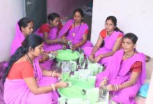 इस बार प्राकृतिक रंगों से रंगीन होगी होली : स्व सहायता समूह की महिलाएं कर रही है प्राकृतिक गुलाल का निर्माण…. इस बार प्राकृतिक रंगों से रंगीन होगी होली : स्व सहायता समूह की महिलाएं कर रही है प्राकृतिक गुलाल का निर्माण….