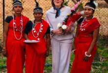 पर्यटन विशेषज्ञ सुश्री किर्सी ने ग्रामीण महिलाओं संग किया महुआ संग्रहण, बस्तर की जैव विविधता और लोकसंस्कृति से हुए अभिभूत…. पर्यटन विशेषज्ञ सुश्री किर्सी ने ग्रामीण महिलाओं संग किया महुआ संग्रहण, बस्तर की जैव विविधता और लोकसंस्कृति से हुए अभिभूत….