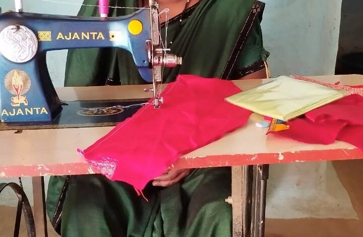 महतारी वंदन से आर्थिक रूप से सशक्त हुई महिलाएं: सहायता राशि से सिलाई मशीन खरीद श्रीमती भगवती रात्रे बनी आत्मनिर्भर….. महतारी वंदन से आर्थिक रूप से सशक्त हुई महिलाएं: सहायता राशि से सिलाई मशीन खरीद श्रीमती भगवती रात्रे बनी आत्मनिर्भर…..