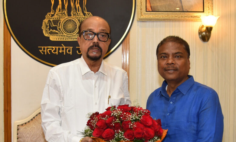 मंत्री केदार कश्यप ने राज्यपाल रमेन डेका से की सौजन्य मुलाकात, विभिन्न विषयों पर हुई चर्चा…. मंत्री केदार कश्यप ने राज्यपाल रमेन डेका से की सौजन्य मुलाकात, विभिन्न विषयों पर हुई चर्चा….