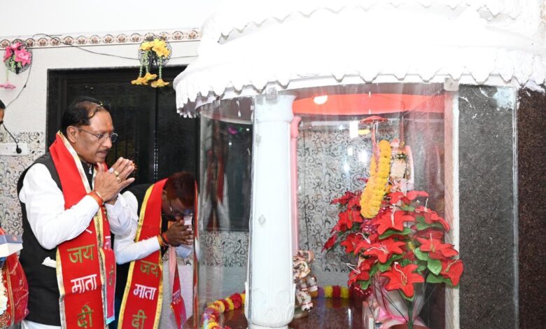 मुख्यमंत्री विष्णुदेव साय ने महालक्ष्मी मंदिर में की पूजा-अर्चना, प्रदेशवासियों की सुख-समृद्धि कामना की मुख्यमंत्री विष्णुदेव साय ने महालक्ष्मी मंदिर में की पूजा-अर्चना, प्रदेशवासियों की सुख-समृद्धि कामना की