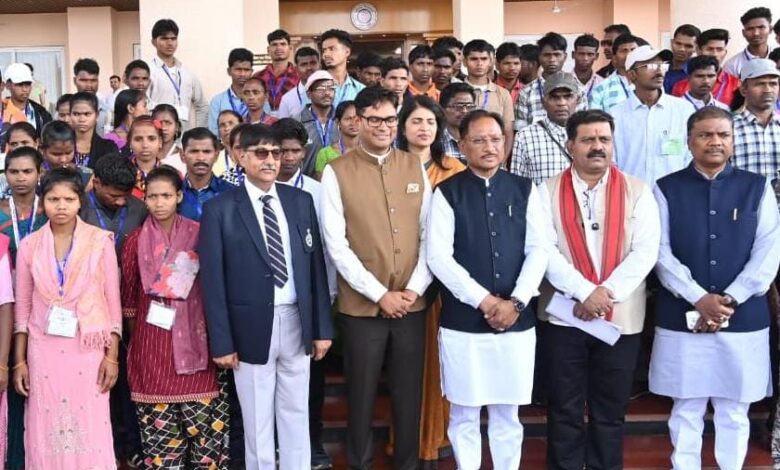 नए विश्वास के साथ आगे बढ़ रहे पुनर्वासित युवा: विधानसभा में समझी जनतांत्रिक प्रणाली….