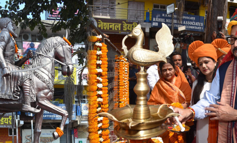 राज्यपाल रमेन डेका ने छत्रपति शिवाजी महाराज की जयंती पर किया नमन….. राज्यपाल रमेन डेका ने छत्रपति शिवाजी महाराज की जयंती पर किया नमन…..
