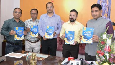 राजस्व मंत्री टंक राम वर्मा ने नागरिकों के हितों से जुड़ी भू-अभिलेख पुस्तकों का किया विमोचन….. राजस्व मंत्री टंक राम वर्मा ने नागरिकों के हितों से जुड़ी भू-अभिलेख पुस्तकों का किया विमोचन…..