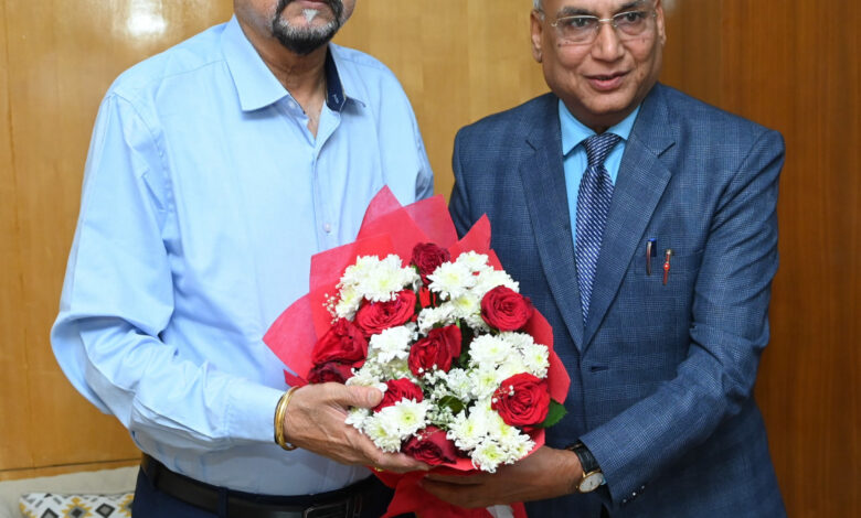 राज्यपाल रमेन डेका से राज्य उपभोक्ता विवाद प्रतितोष आयोग के अध्यक्ष गौतम चौरड़िया ने की सौजन्य भेंट….