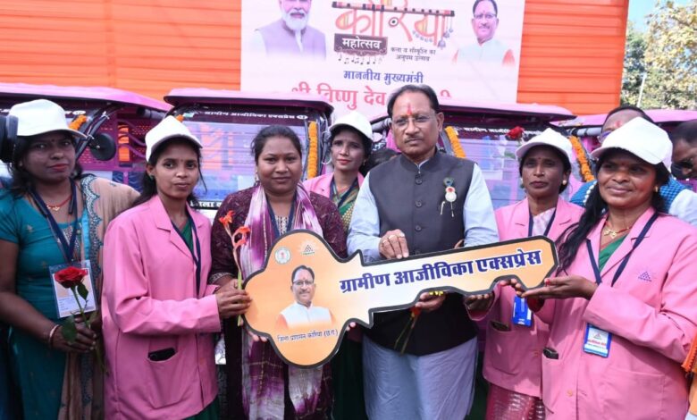 ई-रिक्शा से बच्चों को विद्यालय पहुंचाकर स्वावलंबन की मिसाल बनीं गीता दीदी…