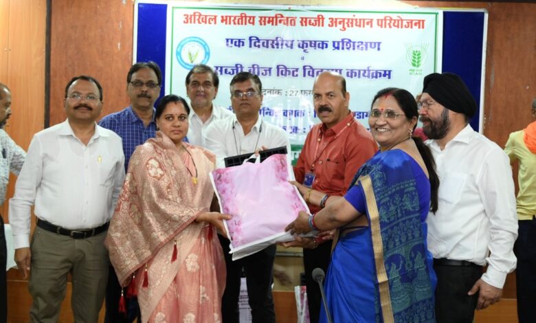 कृषि महाविद्यालय, रायपुर में अखिल भारतीय समन्वित सब्जी अनुसंधान परियोजना के अंतर्गत एक दिवसीय कृषक प्रशिक्षण एवं सब्जी बीज वितरण कार्यक्रम संपन्न…..