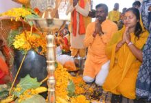 मंत्री श्रीमती लक्ष्मी राजवाड़े गृह ग्राम बीरपुर में नवनिर्मित शिव मंदिर की प्राण-प्रतिष्ठा में शामिल हुईं…..