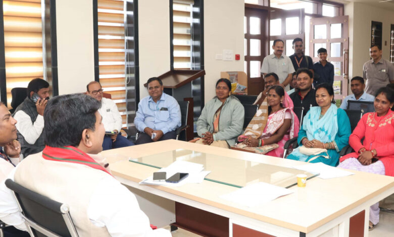 बनासकांठा, गुजरात के शैक्षणिक भ्रमण पर रवाना हुए बस्तर के पशुपालक और बिहान समूह की दीदियां- उपमुख्यमंत्री विजय शर्मा और वन मंत्री केदार कश्यप ने दी शुभकामनाएं….