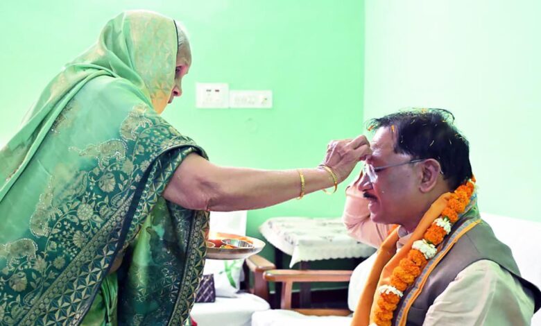 माँ का आशीर्वाद और अपार जनस्नेह : बगिया में आत्मीयता के साथ मना मुख्यमंत्री का जन्मदिन….