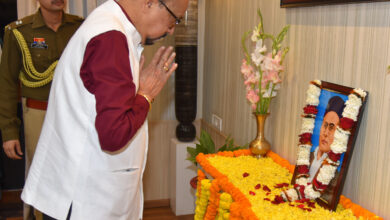 राज्यपाल रमेन डेका ने वीर विनायक दामोदर सावरकर को श्रद्धांजलि दी….. राज्यपाल रमेन डेका ने वीर विनायक दामोदर सावरकर को श्रद्धांजलि दी…..