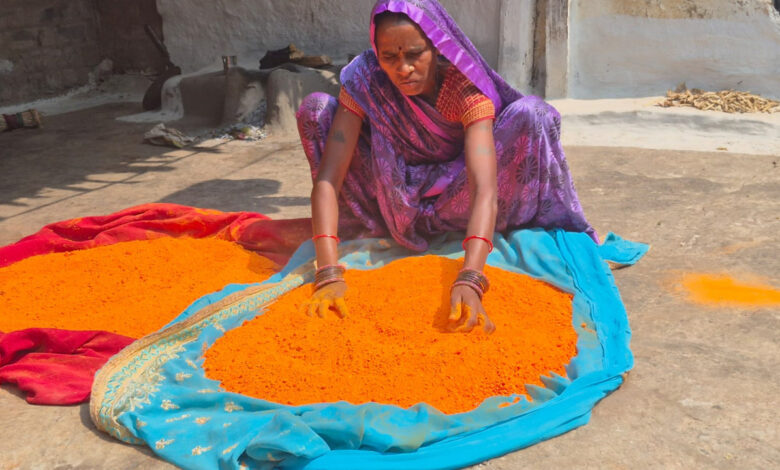 हर्बल गुलाल से और भी रंगीली होगी होली: विभिन्न रंगों और आकर्षक पैकेजिंग के साथ समूह द्वारा निर्मित हर्बल गुलाल…. हर्बल गुलाल से और भी रंगीली होगी होली: विभिन्न रंगों और आकर्षक पैकेजिंग के साथ समूह द्वारा निर्मित हर्बल गुलाल….