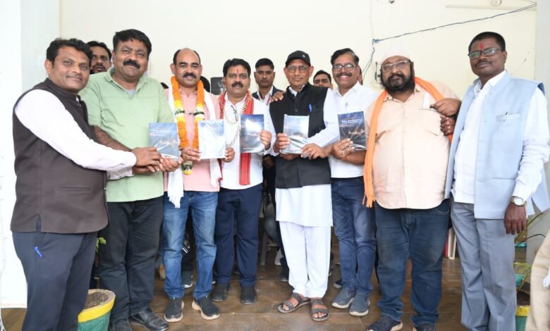 उप मुख्यमंत्री विजय शर्मा ने द स्टोरी ऑफ किंग भोरमदेव ‘राजा भोरमदेव की कहानी’ पुस्तक का किया विमोचन…. उप मुख्यमंत्री विजय शर्मा ने द स्टोरी ऑफ किंग भोरमदेव ‘राजा भोरमदेव की कहानी’ पुस्तक का किया विमोचन….