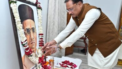 वीर सावरकर की पुण्यतिथि पर मुख्यमंत्री विष्णुदेव साय ने अर्पित की श्रद्धांजलि…. वीर सावरकर की पुण्यतिथि पर मुख्यमंत्री विष्णुदेव साय ने अर्पित की श्रद्धांजलि….