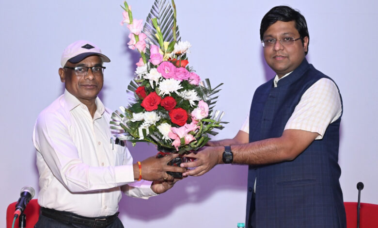 जनसंपर्क विभाग के अपर संचालक जे.एल. दरियो को सेवानिवृत्ति पर दी गई गरिमामय विदाई…. जनसंपर्क विभाग के अपर संचालक जे.एल. दरियो को सेवानिवृत्ति पर दी गई गरिमामय विदाई….