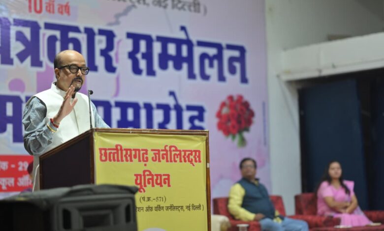 लोकतंत्र के चौथे स्तम्भ को और अधिक सुदृढ़, विश्वसनीय और जनोन्मुखी बनाएं- राज्यपाल रमेन डेका…. लोकतंत्र के चौथे स्तम्भ को और अधिक सुदृढ़, विश्वसनीय और जनोन्मुखी बनाएं- राज्यपाल रमेन डेका….