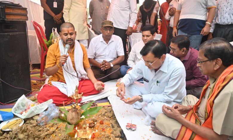 उद्योग मंत्री लखन लाल देवांगन ने चंदपुरिहा कंसोधन वैश्य गुप्ता समाज को सामुदायिक भवन की दी सौगात….