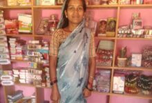 डिजिटल दौर में बदली तस्वीर: फैंसी स्टोर से प्रीति यादव बनीं नई पीढ़ी की आत्मनिर्भर उद्यमी, परंपरा और आधुनिकता का संगम, छोटे गांव से खड़ी की स्मार्ट पहचान…..