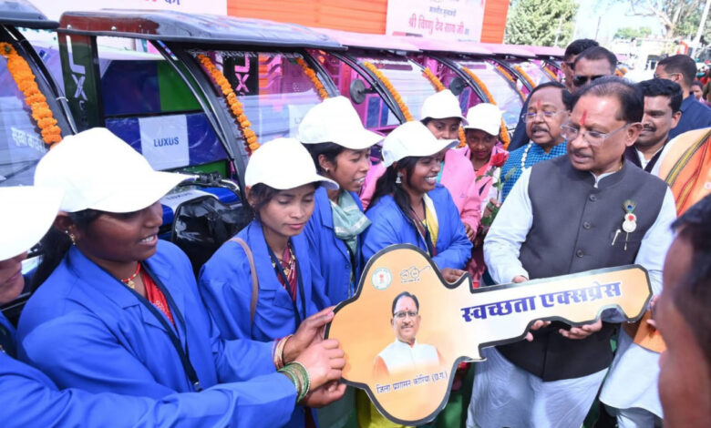 समूह की चार स्वच्छता सखियों ने बदल दी ग्राम पंचायत की तस्वीर: ग्राम पंचायत बुड़ार में स्वच्छता की अलख जगाकर बनीं प्रेरणा स्रोत…