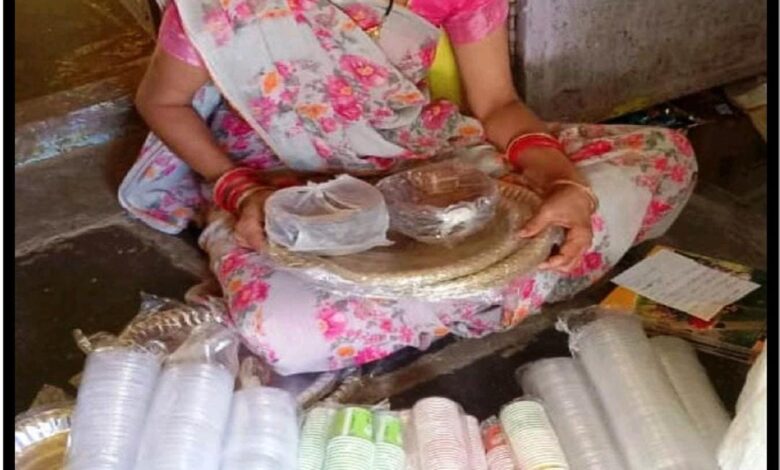 दोना-पत्तल के व्यवसाय से आत्मनिर्भर बनीं ज्योति वैष्णव, स्व-सहायता समूह से मिली नई पहचान…. दोना-पत्तल के व्यवसाय से आत्मनिर्भर बनीं ज्योति वैष्णव, स्व-सहायता समूह से मिली नई पहचान….