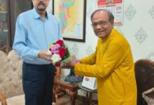 कुलपति प्रो. मनोज दयाल ने राज्यपाल रमेन डेका से की सौजन्य भेंट: पत्रकारिता विश्वविद्यालय के विकास पर चर्चा…..