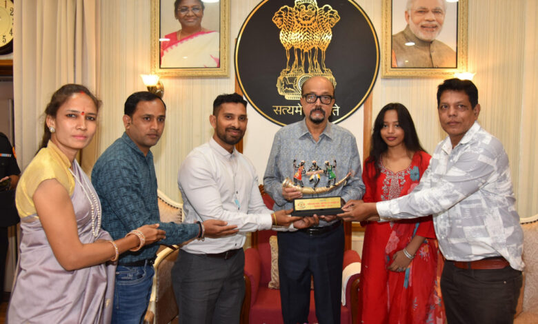 राज्यपाल रमेन डेका से रेडियो संगवारी टीम ने की सौजन्य मुलाकात….. राज्यपाल रमेन डेका से रेडियो संगवारी टीम ने की सौजन्य मुलाकात…..