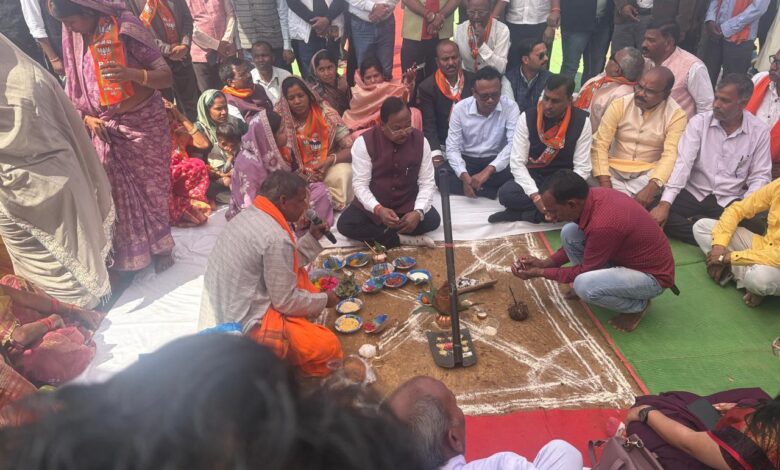 कृषि मंत्री राम विचार नेताम ने धोन्धा प्रतापपुर में किया कृषि महाविद्यालय का भूमि पूजन… कृषि मंत्री राम विचार नेताम ने धोन्धा प्रतापपुर में किया कृषि महाविद्यालय का भूमि पूजन…