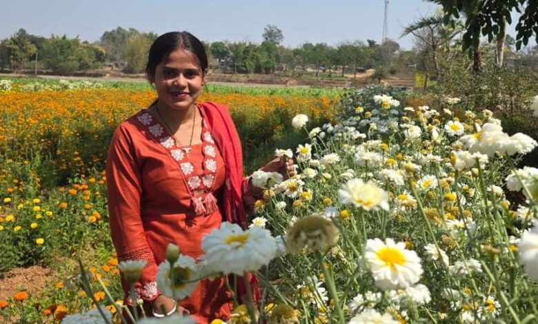 बिहान योजना से खिला रत्ना का भविष्य- फूलों की खेती से बनीं सफल उद्यमी….
