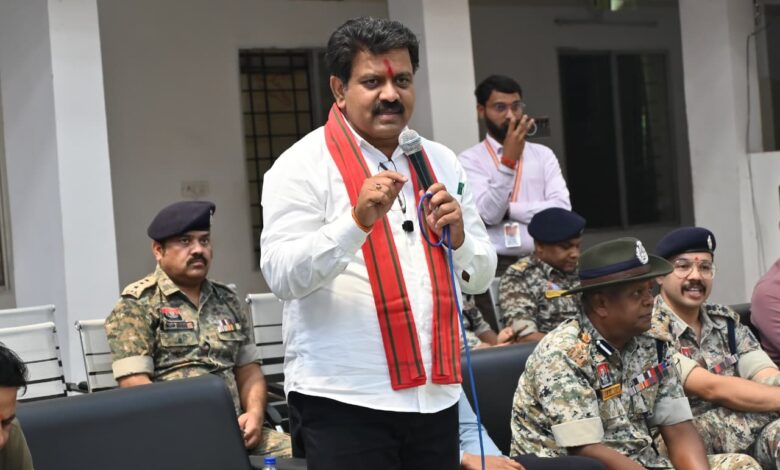 उपमुख्यमंत्री विजय शर्मा ने पुनर्वास केंद्र दंतेवाड़ा में युवाओं से की मुलाकात…. उपमुख्यमंत्री विजय शर्मा ने पुनर्वास केंद्र दंतेवाड़ा में युवाओं से की मुलाकात….