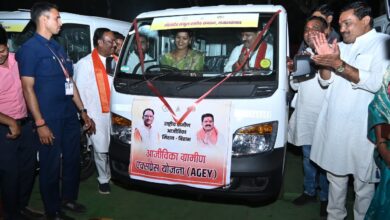 कबीरधाम में ‘दीदियों’ ने संभाली स्टीयरिंग: उप मुख्यमंत्री विजय शर्मा ने 10 समूहों को सौंपी मैजिक वाहन की चाबी, परिवहन व्यवसाय में महिलाओं की एंट्री….. कबीरधाम में ‘दीदियों’ ने संभाली स्टीयरिंग: उप मुख्यमंत्री विजय शर्मा ने 10 समूहों को सौंपी मैजिक वाहन की चाबी, परिवहन व्यवसाय में महिलाओं की एंट्री…..