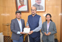 राज्यपाल रमेन डेका से यूनीसेफ के इमेजिन वेंचर के प्रथम भारतीय पुरस्कार विजेता ने की सौजन्य भेंट….