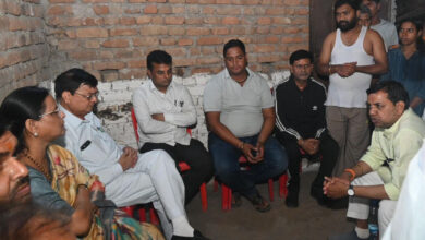 उद्योग मंत्री देवांगन ने शोकाकुल परिवार से मिलकर व्यक्त की गहरी संवेदना, संजय नगर वार्ड के लक्ष्मण बन बस्ती में दो दिन पूर्व बाउंड्रीवॉल डहने से मासूम की गई थी जान….