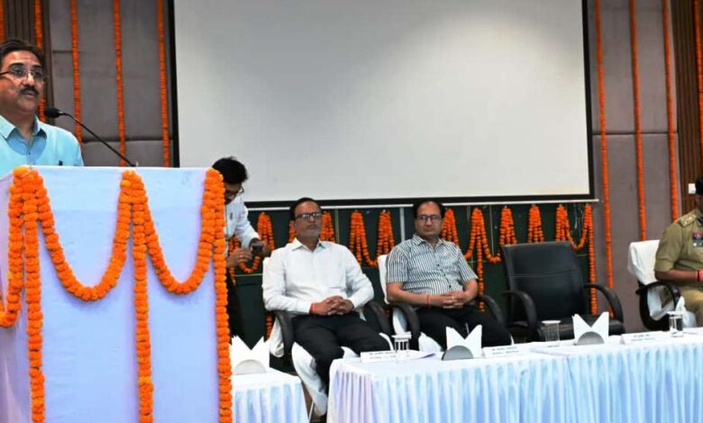 श्रमिकों की सुरक्षा सुनिश्चित करना उद्योगों की जिम्मेदारी: संभागायुक्त…. श्रमिकों की सुरक्षा सुनिश्चित करना उद्योगों की जिम्मेदारी: संभागायुक्त….