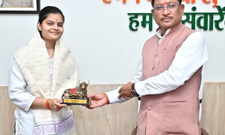 यूपीएससी सिविल सेवा परीक्षा में 35वीं रैंक प्राप्त करने वाली सुश्री वैभवी अग्रवाल को मुख्यमंत्री ने दी बधाई…