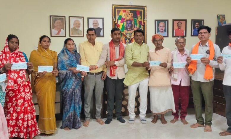 उप मुख्यमंत्री विजय शर्मा के विशेष प्रयासों से कबीरधाम के 872 जरूरतमंदों को मिली आर्थिक सहायता…..