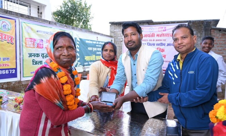 समाज कल्याण की मजबूत ढाल: जशपुर में 82 हजार से अधिक हितग्राहियों तक पहुंच रही योजनाएं…..