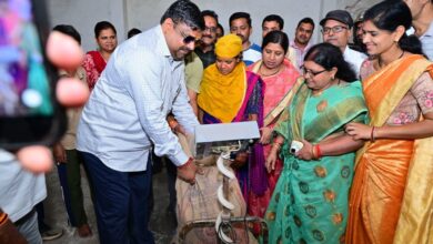 मंत्री गजेन्द्र यादव ने उचित मूल्य दुकान का किया औचक निरीक्षण, स्वयं चावल मापकर मशीन की सटीकता जॉचा….. मंत्री गजेन्द्र यादव ने उचित मूल्य दुकान का किया औचक निरीक्षण, स्वयं चावल मापकर मशीन की सटीकता जॉचा…..