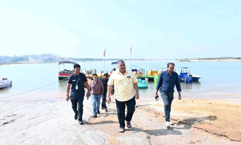 पर्यटन मंत्री राजेश अग्रवाल ने मयाली नेचर कैंप का किया निरीक्षण, पर्यटन सुविधाओं के विस्तार और बेहतर प्रबंधन के दिए निर्देश, बोटिंग का भी लिया आनंद…..