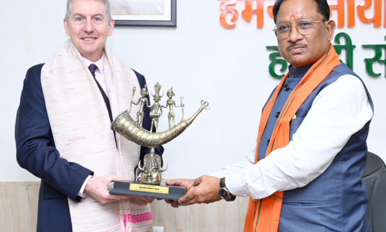 मुख्यमंत्री विष्णु देव साय से आस्ट्रेलिया के महावाणिज्य दूत बर्नार्ड लिंच ने की सौजन्य मुलाकात……. मुख्यमंत्री विष्णु देव साय से आस्ट्रेलिया के महावाणिज्य दूत बर्नार्ड लिंच ने की सौजन्य मुलाकात…….