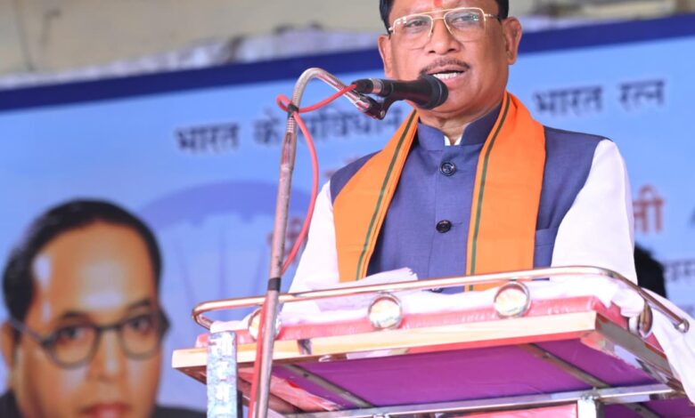 संविधान के मूल्यों को जन-जन तक पहुंचाने का संकल्प: समरसता भोज में शामिल हुए मुख्यमंत्री विष्णु देव साय….