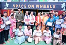 ‘स्पेस ऑन व्हील्स’ बना जशपुर के बच्चों के लिए अंतरिक्ष ज्ञान का चलता-फिरता विद्यालय….