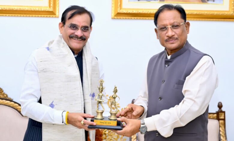 मुख्यमंत्री से सांसद विष्णु दत्त शर्मा ने की सौजन्य मुलाकात…..