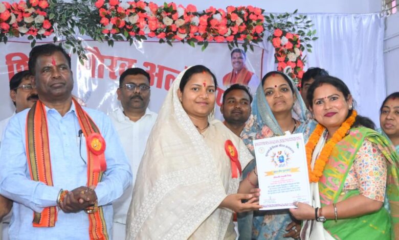 शिक्षकों के समर्पण से ही होगा शिक्षा का सशक्त निर्माण – मंत्री श्रीमती लक्ष्मी राजवाड़े….