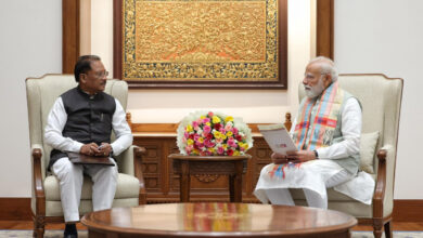 बस्तर 2.0 की शुरुआत : मुख्यमंत्री साय ने पीएम मोदी को दिया आमंत्रण, विकास का ब्लूप्रिंट सौंपा…. बस्तर 2.0 की शुरुआत : मुख्यमंत्री साय ने पीएम मोदी को दिया आमंत्रण, विकास का ब्लूप्रिंट सौंपा….