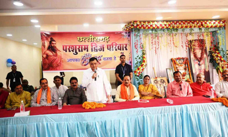 परशुराम द्विज परिवार व सर्वब्राम्हण समाज के परशुराम जयंती समारोह में पहुंचे उद्योग मंत्री व महापौर, दी अनेक सौगातें….