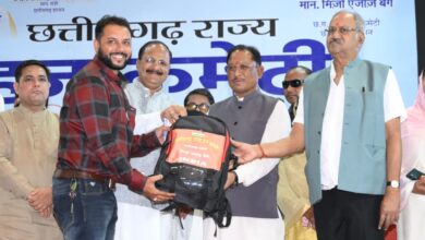 मुख्यमंत्री विष्णु देव साय ने हज यात्रियों को वितरित किया फर्स्ट एड किट: सफल हज यात्रा के लिए शुभकामना देकर यात्रियों का किया स्वागत…..